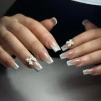کاشت تخصصی ناخن فقط 200