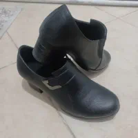 چند جفت کفش|کیف، کفش، کمربند|گلبهار, شهر جدید گلبهار|دیوار