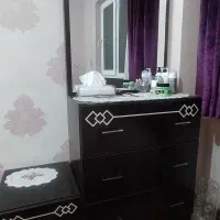 تخت خواب دو نفره و میز آرایش