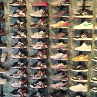 رگال کفش کتونی ویترین|فروشگاه و مغازه|مشهد, انقلاب|دیوار