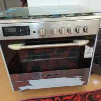 یک عدد اجاق گاز فر۵ شعله ویک عدد یخچال فریزر