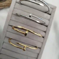 ست و نیمست و انگشتر و گوشواره و بدلیجات