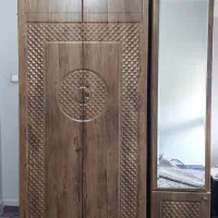 یک دستگاه کمد دو درب