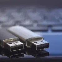 فلش سبز رنگ گم شده