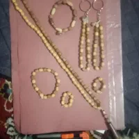 دستبند و گردنبند چوبی|بدلیجات|شیراز, نشاط|دیوار