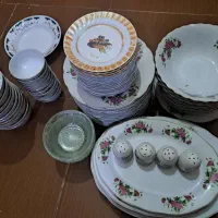 ظروف قدیمی گل قرمزی مامان بزرگ