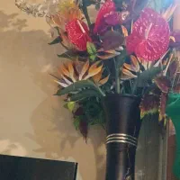 گلدان همراه گل