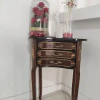 میز تلفن با گلدان ها