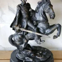 مجسمه ژنرال برنز برنزی