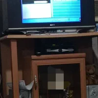 تلوزیون و میز