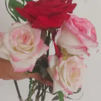 گل مصنوعی کاملا نو هست