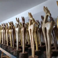 مجسمه چوبی (غزال چوبی) چوب گردو|مجسمه، تندیس، ماکت|قدس, شهرک صنعتی گلگون|دیوار