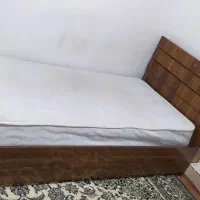 تخت خواب با تشک طبی تمیز