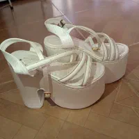 کفش|کیف، کفش، کمربند|سرشیو, |دیوار