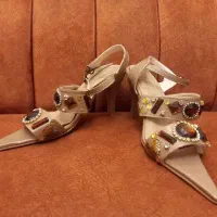 صندل ایتالیایی و لباس زنانه