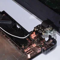 تعمیرات شکستگی قاب لپ تاپ/لولای لپتاپ درمشهد