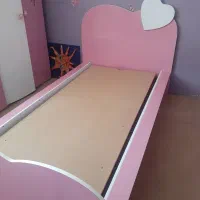 دو تخت و دو میز تحریر و یک کمد|تخت و سرویس خواب|شیراز, دینکان|دیوار