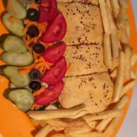 کانترکار جوان خانم یا آقا  جهت کار در فست فود