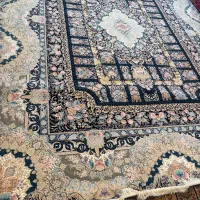 فرش دوازده متری  و کناره ی یک در سه