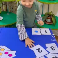 مربی زبان انگلیسی برای مهد