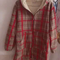 یک عدد پالتو ومانتو جلو بسته