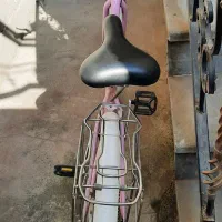 دوچرخه سفید و صورتی سالم در حد نو|دوچرخه، اسکیت، اسکوتر|بندر انزلی, نیمه شعبان|دیوار