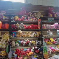 به دوغ فروشنده خانم و یک آقا