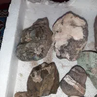 تعدادی سنگ های خام عقیق وغیره ب فروش میرسد