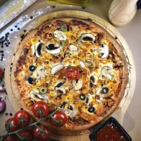 آشپز.پیتزا زن حرفه ای ایتالیایی