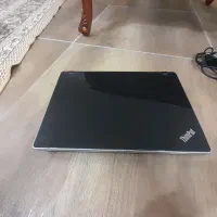 یک دستگاه لپ‌تاپ