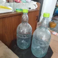 تعدادی شیشه مناسب آبلیمو آبغوره و حبوبات