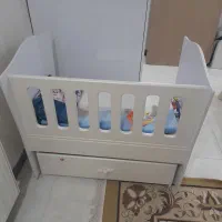 تخت گهواره ای کنار مادر