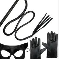 دستکش و شلاق چرم