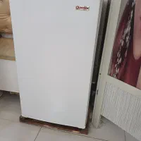یخچال هتلی پلار درحد نو تمیز وسالم درحال کار