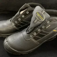 کفش ایمنی|کیف، کفش، کمربند|رشت, انصاری|دیوار