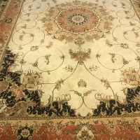 فرش دوازده متری کرم تمیز در حد نو