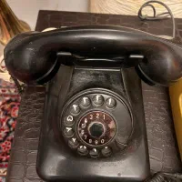 تلفن رومیزی قدیمی