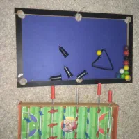 دو صفحه چوبی بیلیارد و فوتبال دستی به همراه وسایلش