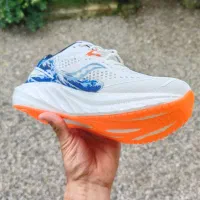 سوپر کفش تکرار نشدنی Saucony Endorphin Pro 3