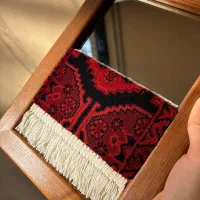 آینه چوبی با فرش اصیل ایرانی