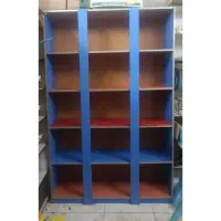 قفسه و کتابخانه بزرگ