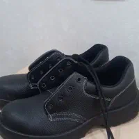 کفش کار|کیف، کفش، کمربند|هشتگرد, شهرک بعثت|دیوار