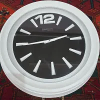 ساعت دیواری و تابلو