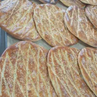 شاطر و کارگر برای نان روغنی