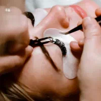 آموزش مژه و استخدام