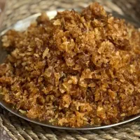 سبزی سرخ شده و پیاز داغ