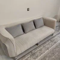 یک دست مبل راحتی فقط چند ماه استفاده شده|مبلمان خانگی و میز عسلی|تهران, المهدی|دیوار