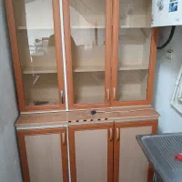 یک عدد بوفه و یک عدد کابینت آشپزخانه
