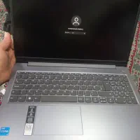 یک عدد لپ‌تاپ لنوو