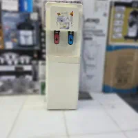 آبسردکن ایستاده